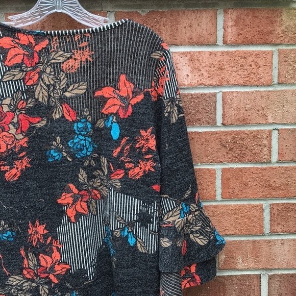 Aryeh Floral Bell Sleeve Sweater sz Small - Picture 4 of 14